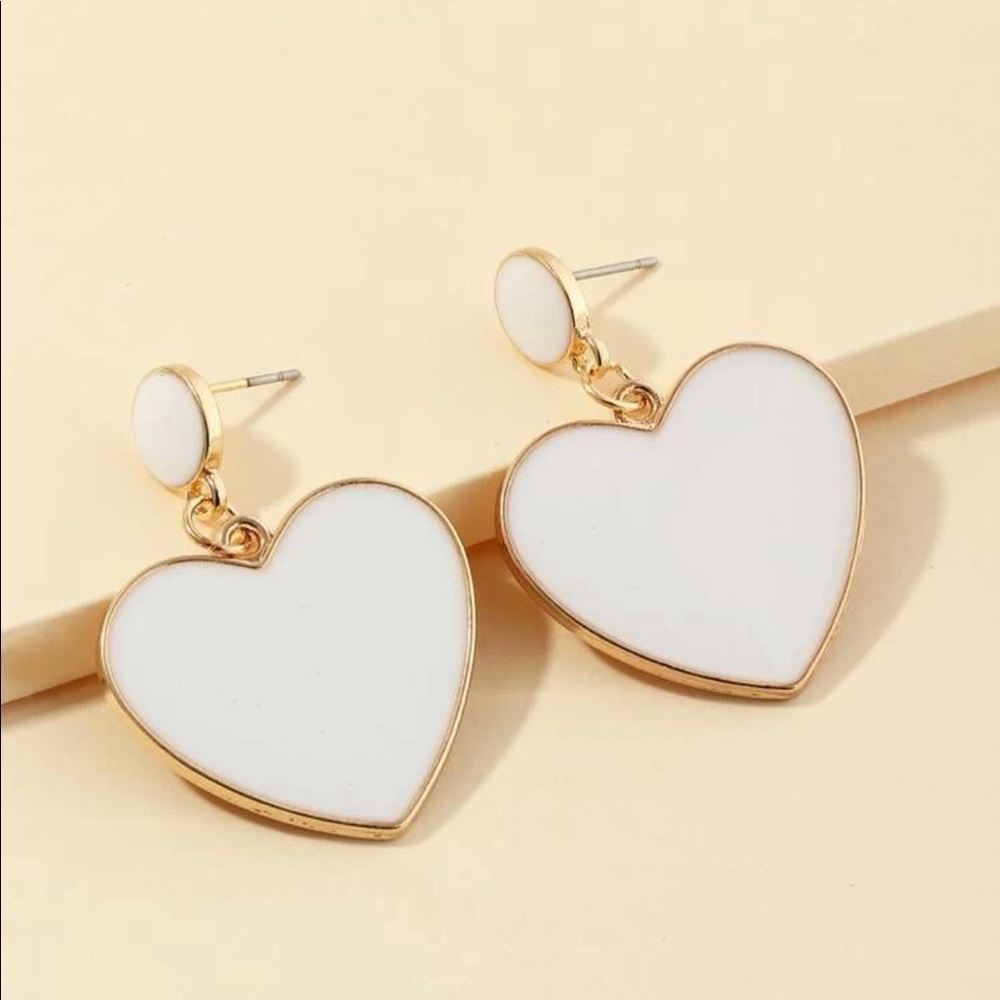 3/$30 💛 Heart Earrings - Picture 2 of 4